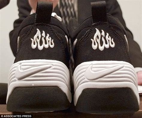 nike islam beledigd|nike allah shoes.